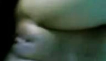 Trentenaire seule vidéo amateurs porno et excitée