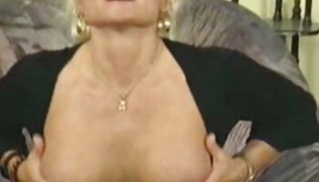Une Yabuki a l'air fringante avec sa chatte bien hot porno amateur étirée