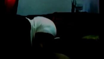 Une porno xx amateur blonde sait comment se masturber
