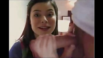 Emma plantureuse aux gros seins chevauche une porno francais voyeur longue bite