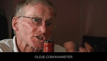 Explosion de creampie de chatte video porno francaise amatrice poilue AllInternal pour une jolie adolescente