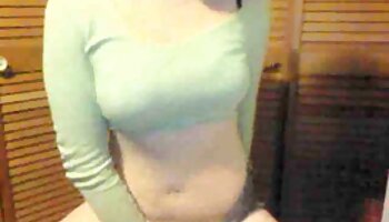 Le xxx sexe amateur cul tremble devant la caméra