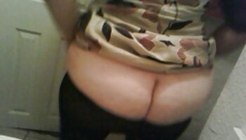 La MILF porno amateur africaine aux gros seins Trina Michaels se frotte la chatte percée pendant que son cul se fait pilonner