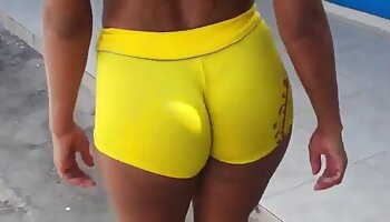 Gros seins faux talonneur amateur thaïlandais prend sur les clients grosse bite blanche porno noire amateur