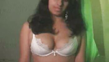 Une fille blonde baise sa xxx africaine amateur chatte super humide avec un gode