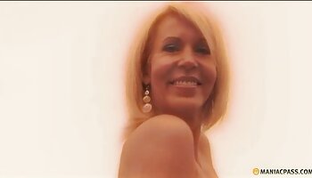 blonde cam porno africaine amateur putain taquiner et se masturber