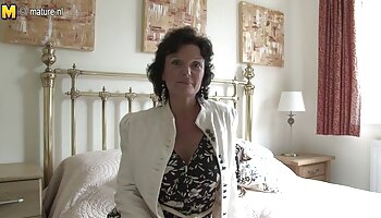 18 Videoz - Dila - Greta - Baiser ensemble porno français pro est génial
