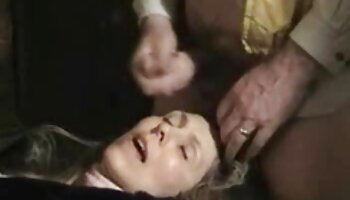 Bombasse africaine met de l'huile sur le corps de sa xxx arab amateur petite amie