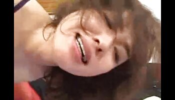 Blondie aux amateur porn film gros seins a une belle chatte