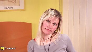 Une amatrice latina blonde aux gros seins se film x français amateurs fait défoncer la chatte et le cul